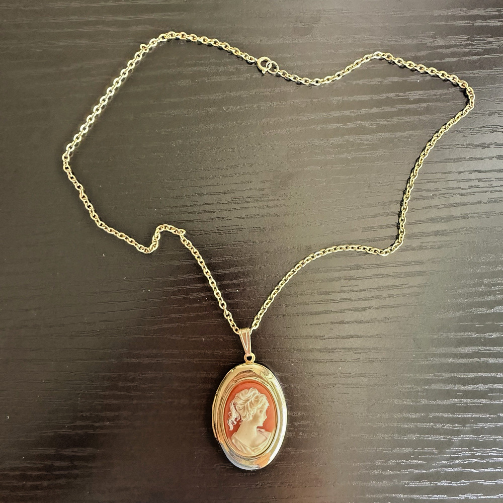 Vintage Cameo Locket Necklace Gold Tone Oval Pendant Victorian Style 18”